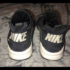 Nike Air black and white Hurache